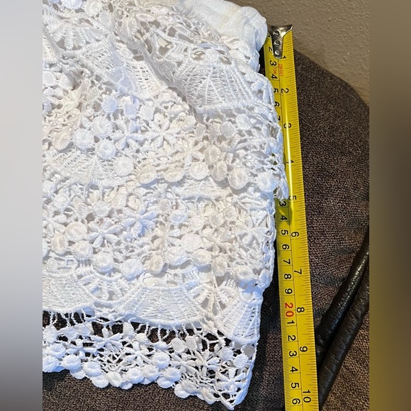 White Ruffle Lace shorts, women’s size Medium - Picture 3 of 6
